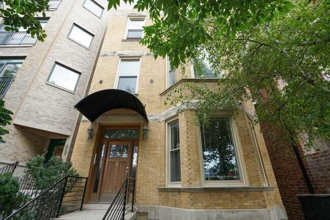 Foto del edificio - 3317 N Sheffield Ave