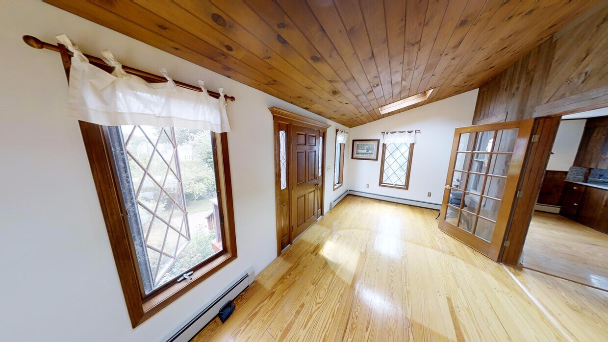 Primary Photo - 63 Johnson St
