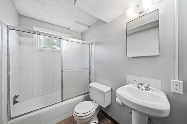 Building Photo - 5430 Ervin St