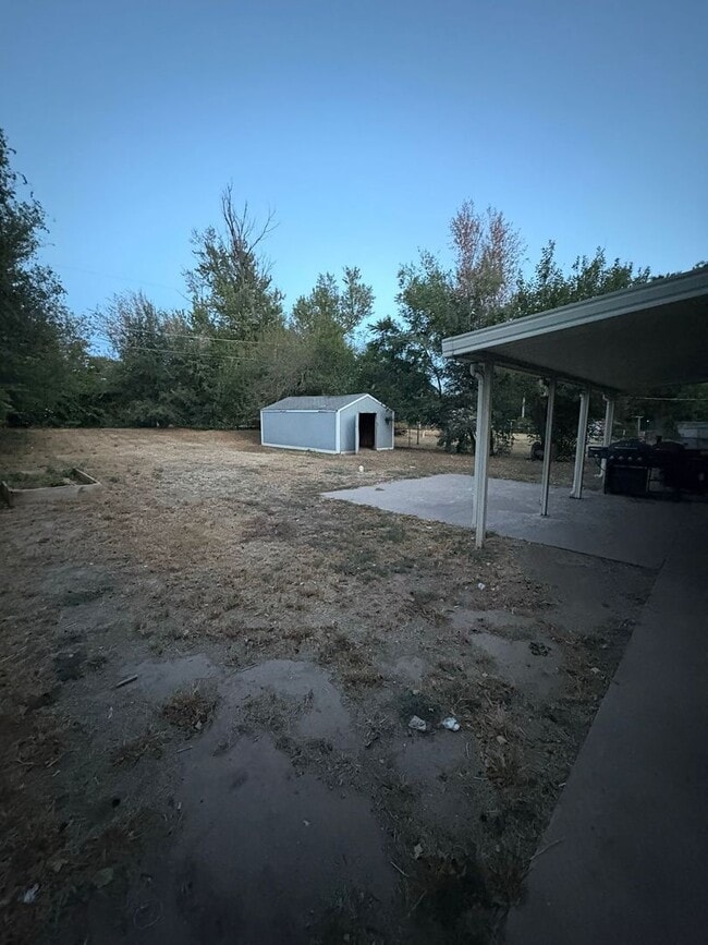 Building Photo - 1617 N Meadowbrook Dr