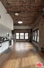 Building Photo - 460 S Spring St