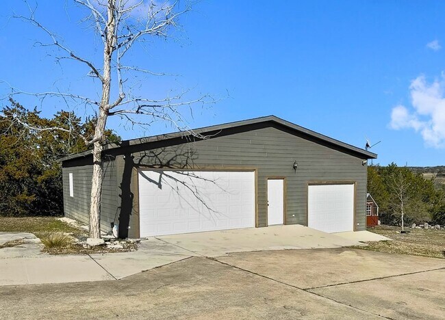 Building Photo - FOR LEASE!!