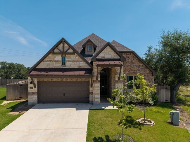 Building Photo - 1747 Dunvegan Pk
