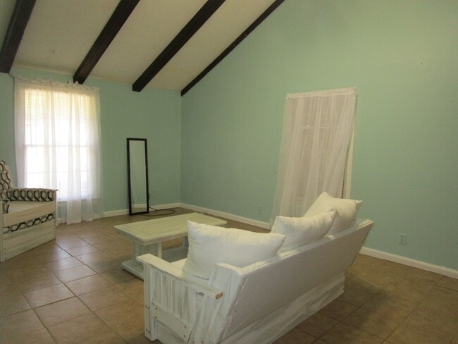 Building Photo - 2 Bedrooms, 2 Bathrooms - Kingston Home