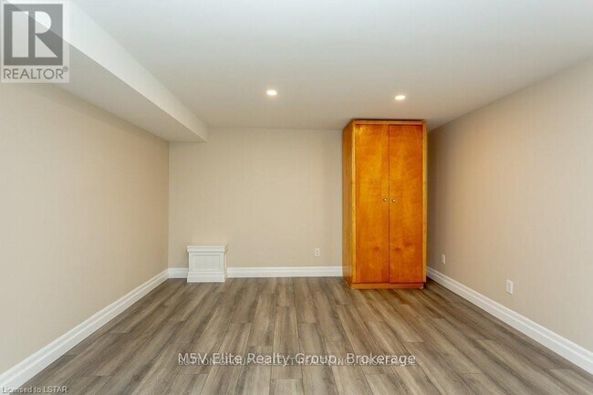 Building Photo - 811 Nixon Ave