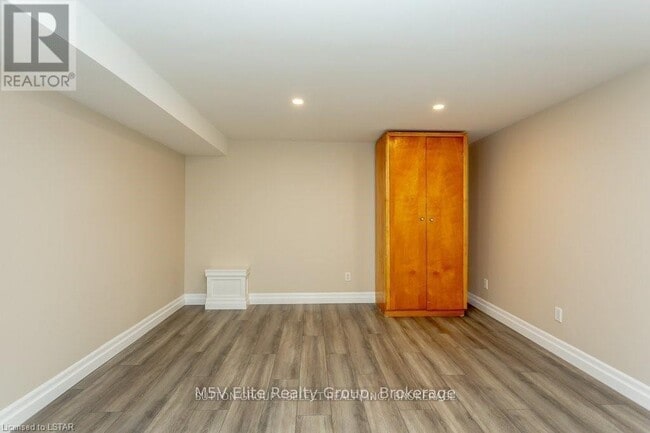 Photo du bâtiment - 811 Nixon Ave