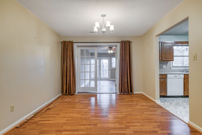 Foto del edificio - 3 bed/2 1/2 Bath.  Pet Friendly.  Easy access to I81/US460