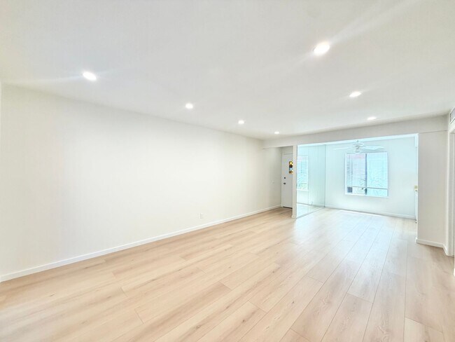 Foto del edificio - AVAILABLE NOW!! 1 Bedroom 1 Bathroom Condo in Palm Springs!