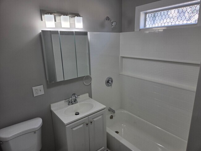 Foto del edificio - Fully Remodeled for Immediate Move-In