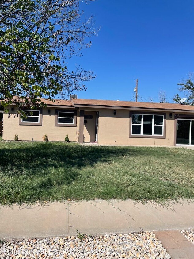 Primary Photo - 3 br, 2 bath House - 1009 Valverde St.