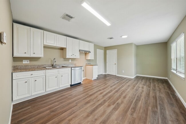 Building Photo - 3615 Seabrook St