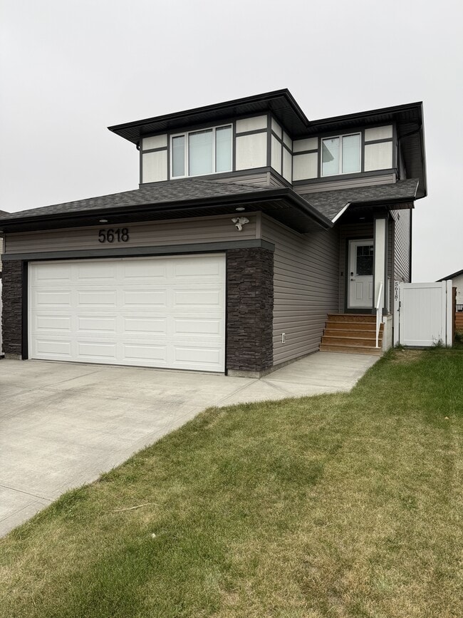 Building Photo - 5618 Norseman Cres