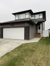 Building Photo - 5618 Norseman Cres