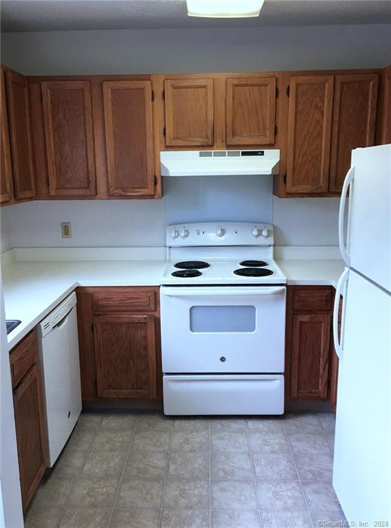 Foto del edificio - 124 Coalpit Hill Rd