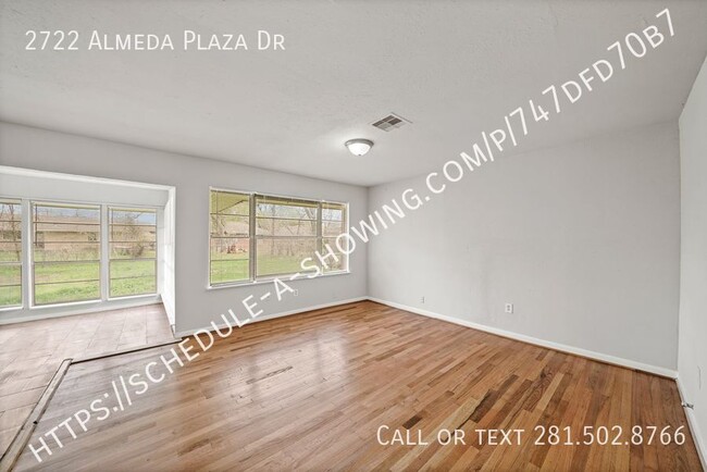 Building Photo - AVAILABLE NOW!