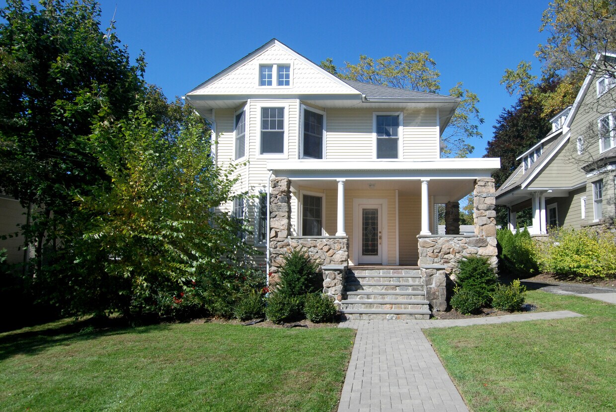 10 Bayard St, Larchmont, NY 10538 House Rental in Larchmont, NY