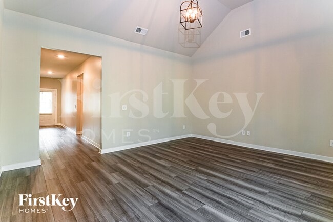 Building Photo - 300 Avalon Wy