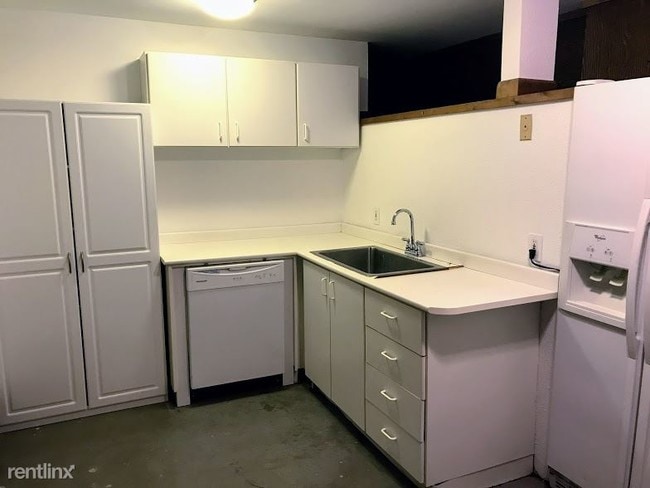 Building Photo - 2140 W 28th Ave