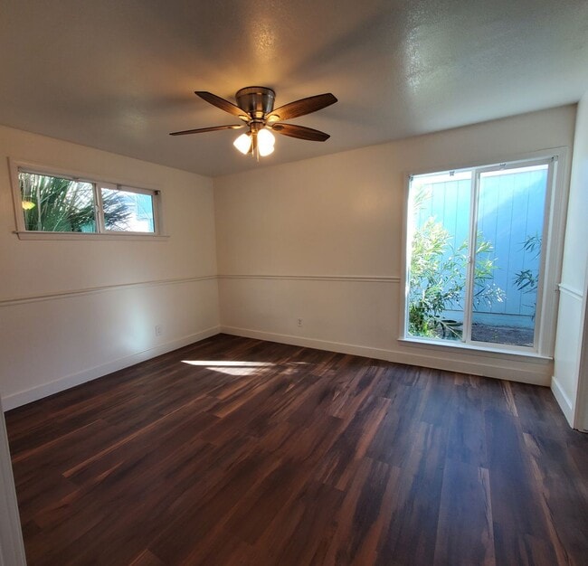 Building Photo - Nicely updated 2 bedroom/2bath condo