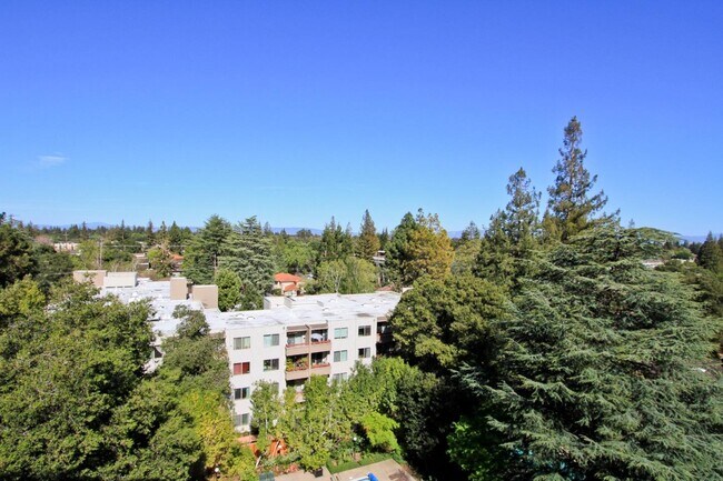 Foto del edificio - 1330 University Ave