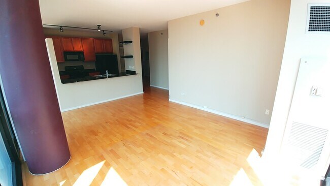 Building Photo - 210 S Desplaines St