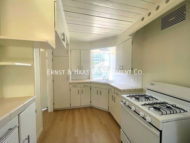 Foto del edificio - 3737 LeSage St