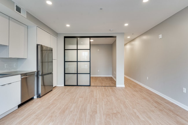 Foto del edificio - 2210 Wisconsin Ave NW