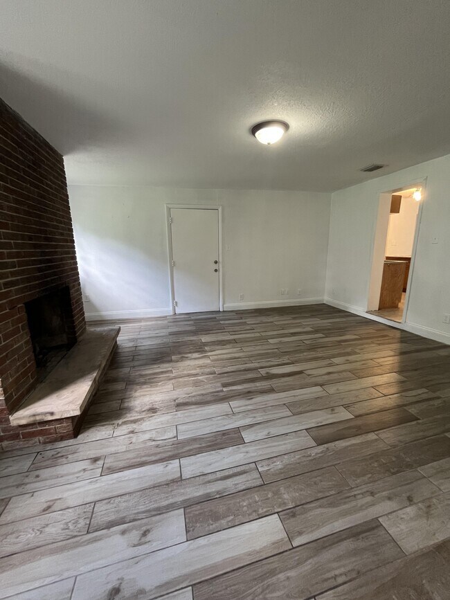 Building Photo - 5825 Hornet Dr
