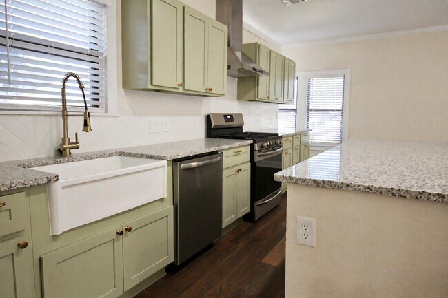 Foto del edificio - 610 W Rosewood Ave