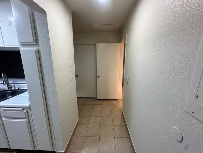 Foto del edificio - 7040 Haskell Ave