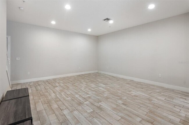 Foto del edificio - 2233 E Kaley Ave
