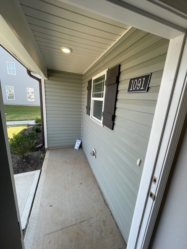 Building Photo - 1091 Wiggins Village Dr