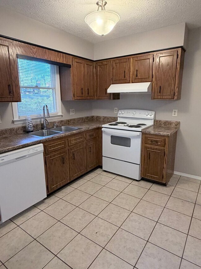 Foto del edificio - Spacious 3 Bed, 2 Bath Home in Arden With ...