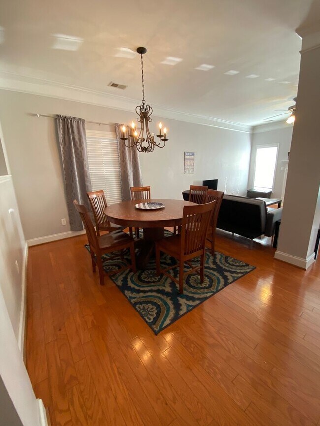 Building Photo - Move-In Ready in Hampton Forest!