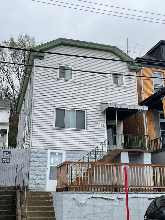 Building Photo - 718 Ridge Ave
