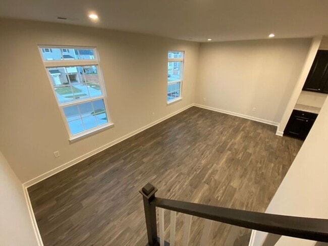 Building Photo - LIKE-NEW 3bed 3.5bath Townhome Near Costco...