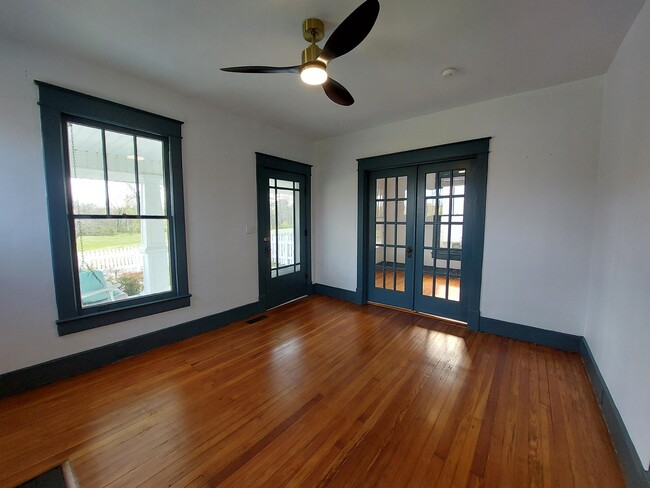 Building Photo - 203 Riverside Dr