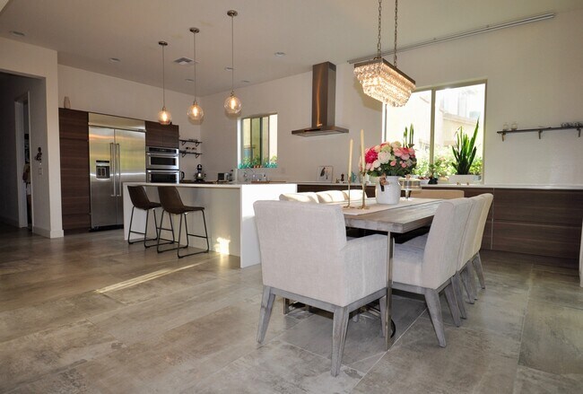 Building Photo - Stunning 5bed/3bath 2771 sq/ft Gilbert Home!