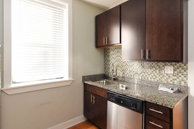 Foto del edificio - 4418 N Wolcott Ave