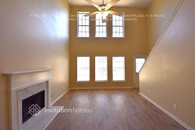 Building Photo - 9586 Lakeview Cir