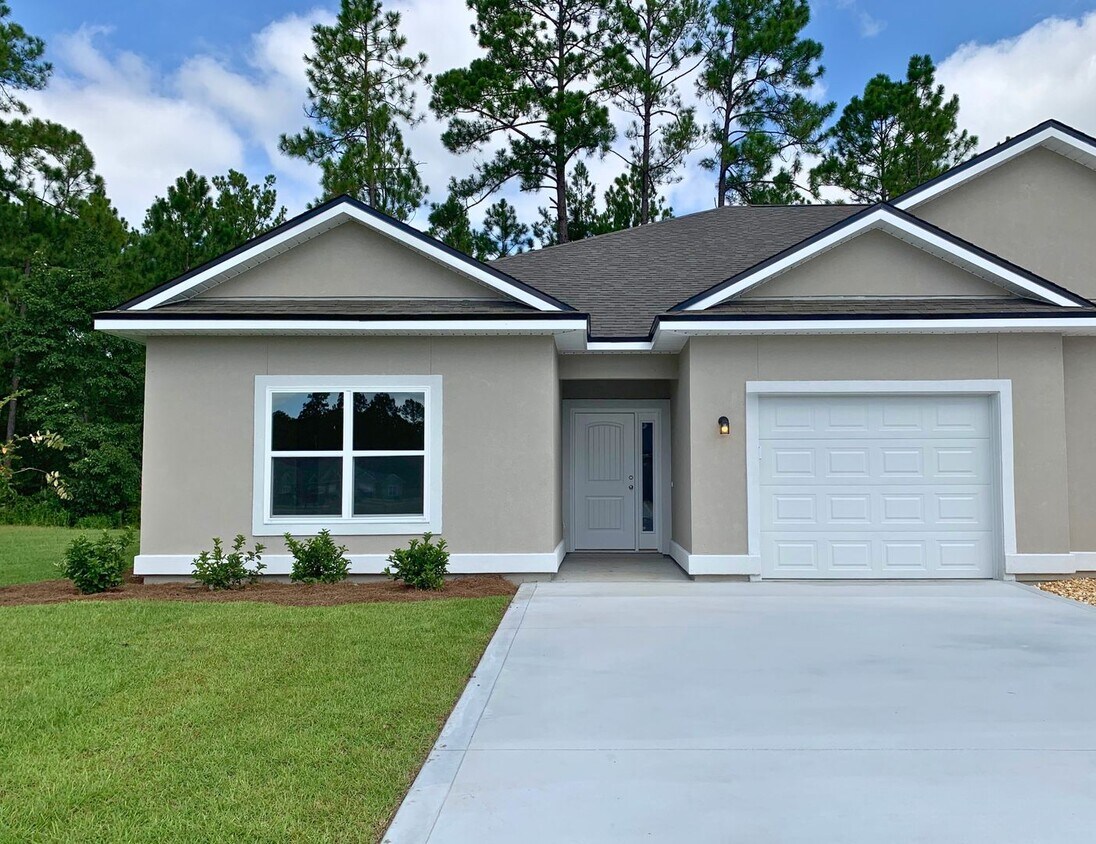 Foto principal - 3/2 with Landscaping included !!!
