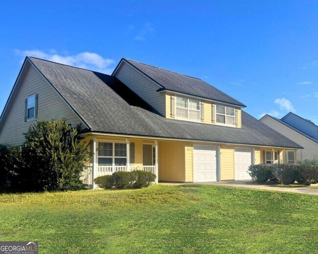 Building Photo - 303 Gary Cir