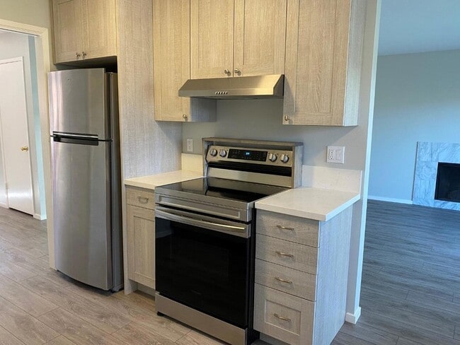 Building Photo - 625 Comet Dr