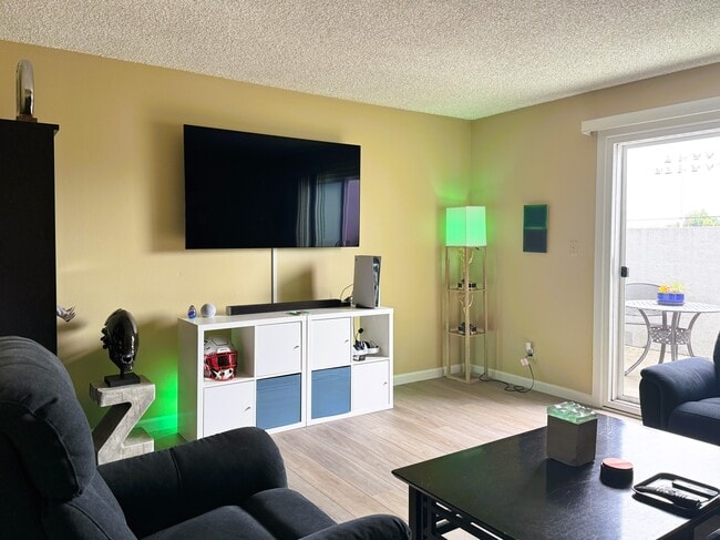 Building Photo - Sea Breeze Townhome Apartments