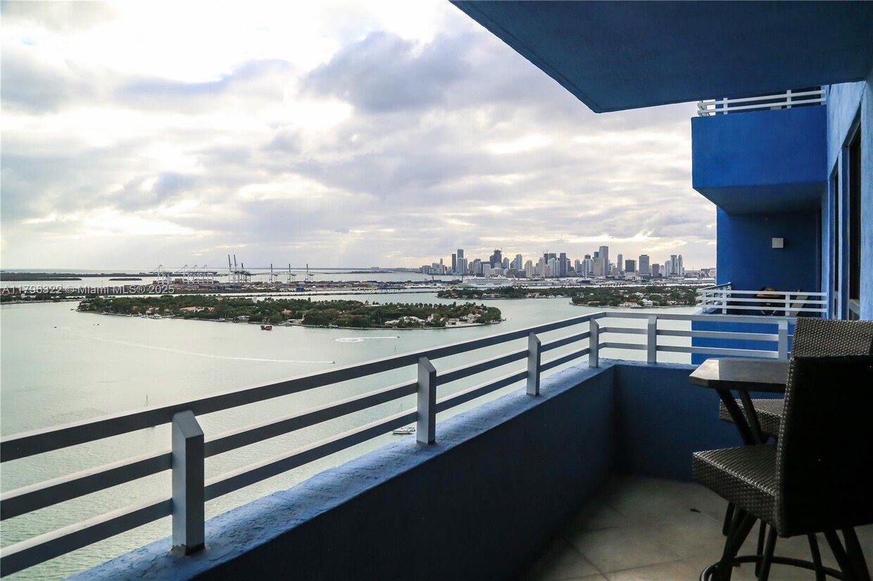 Foto principal - 1330 West Ave