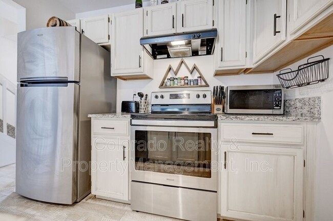 Foto del edificio - 4275 Hunting Meadows Cir