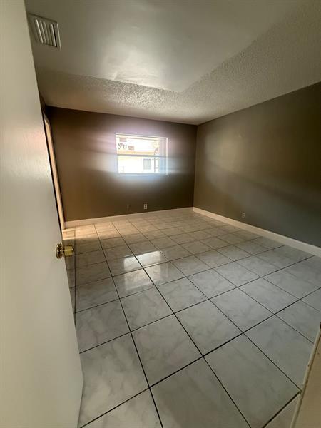 Foto del edificio - 7851 SW 10th Ct