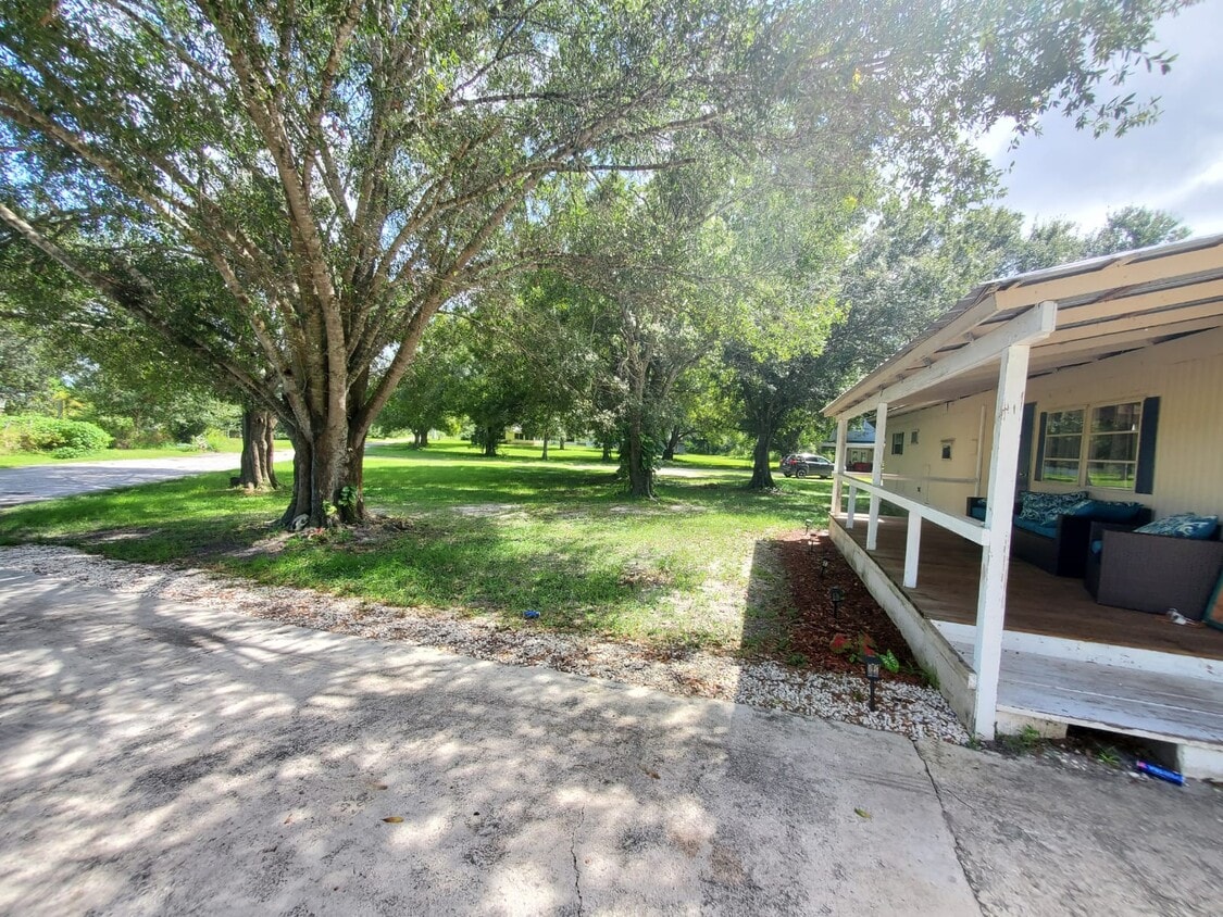 Foto del edificio - 3876 Devine Rd