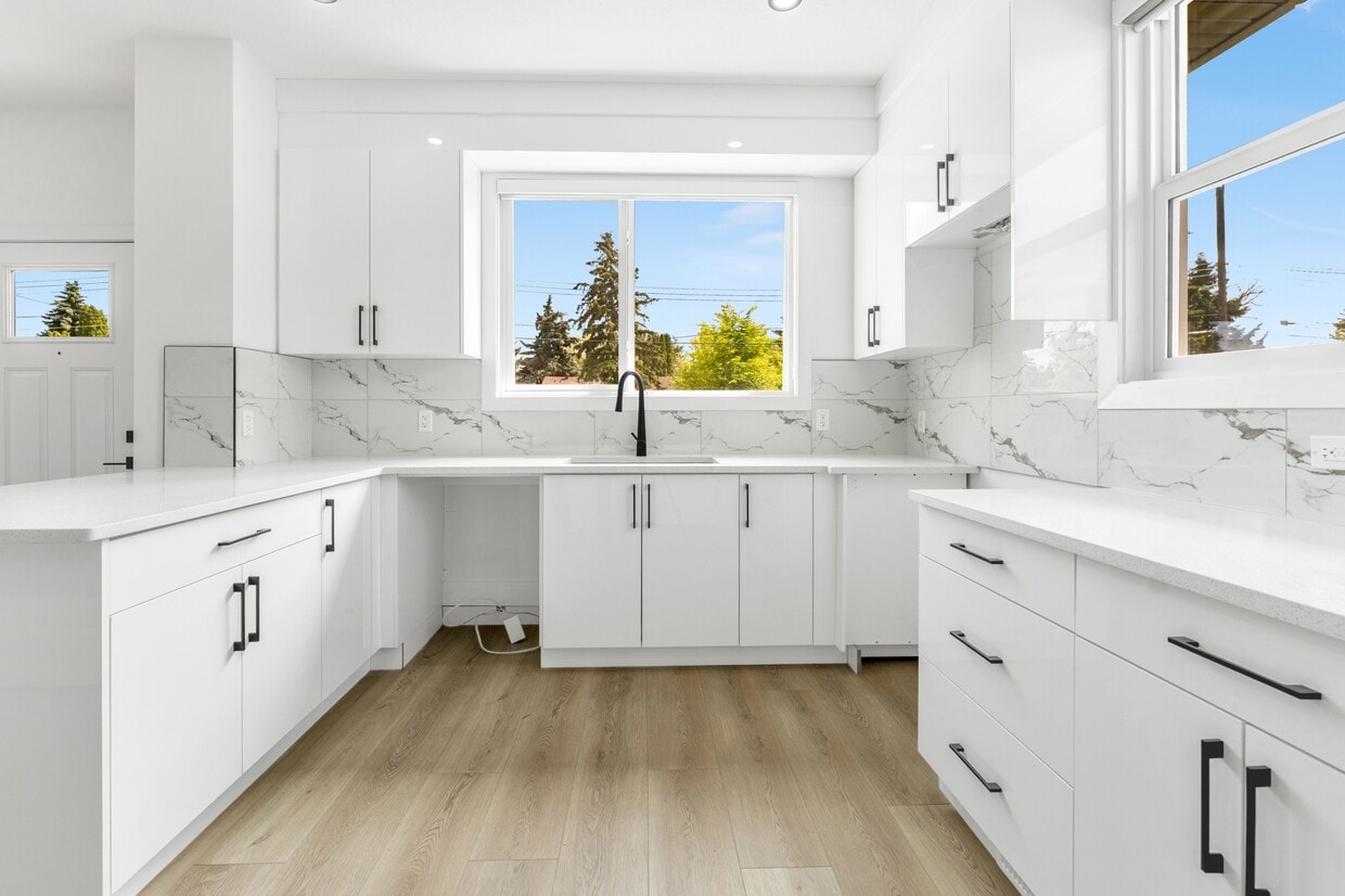 Primary Photo - 11630-122 122 St NW