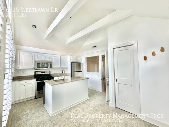 Building Photo - Bright & Beautifully Renovated Falls Churc...